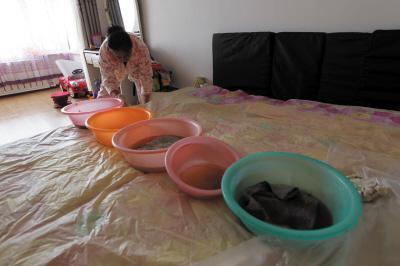 中牟楼上漏水，住户失联，小区没物管，业主维权难！律师来支招……
